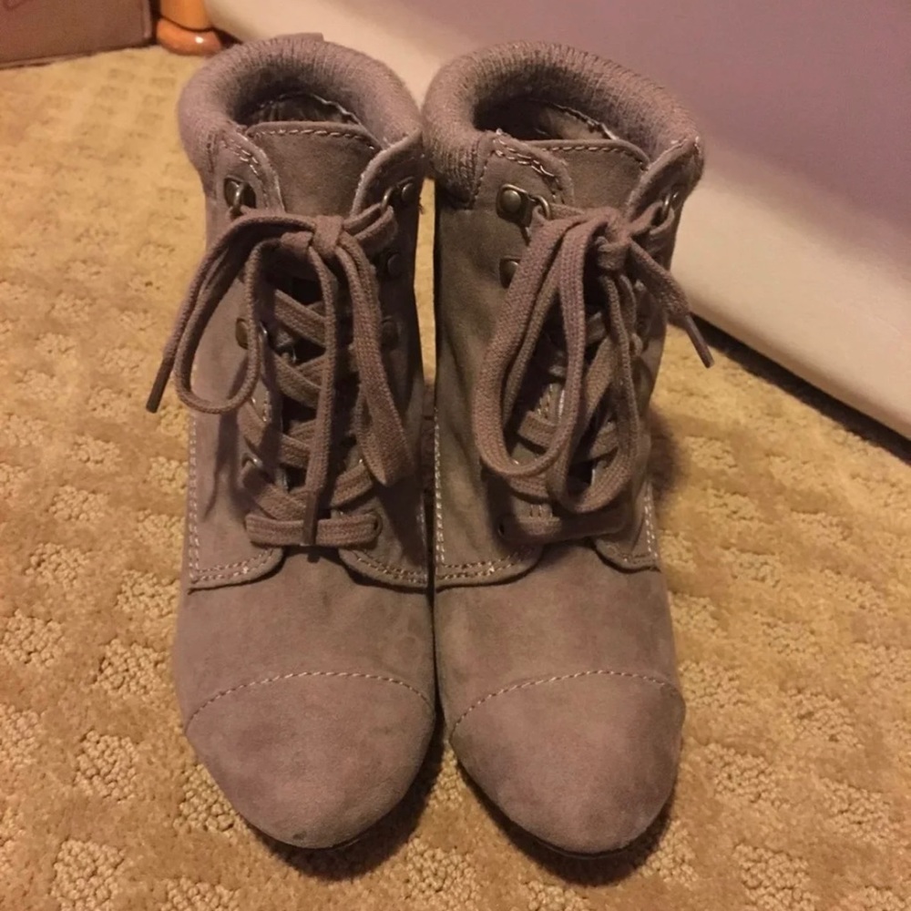 Boots - Picture 2 of 4